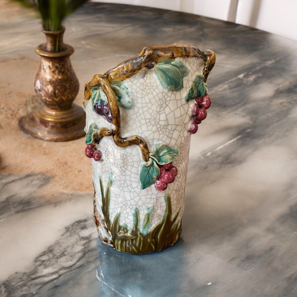 Antique Majolica Vase with many applied, high-relief details. - Picture 12 of 15